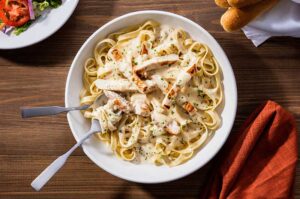 Fettuccine Alfredo con Pollo – Olive Garden México