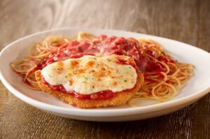 Pollo Parmigiana con Spaghetti – Olive Garden México